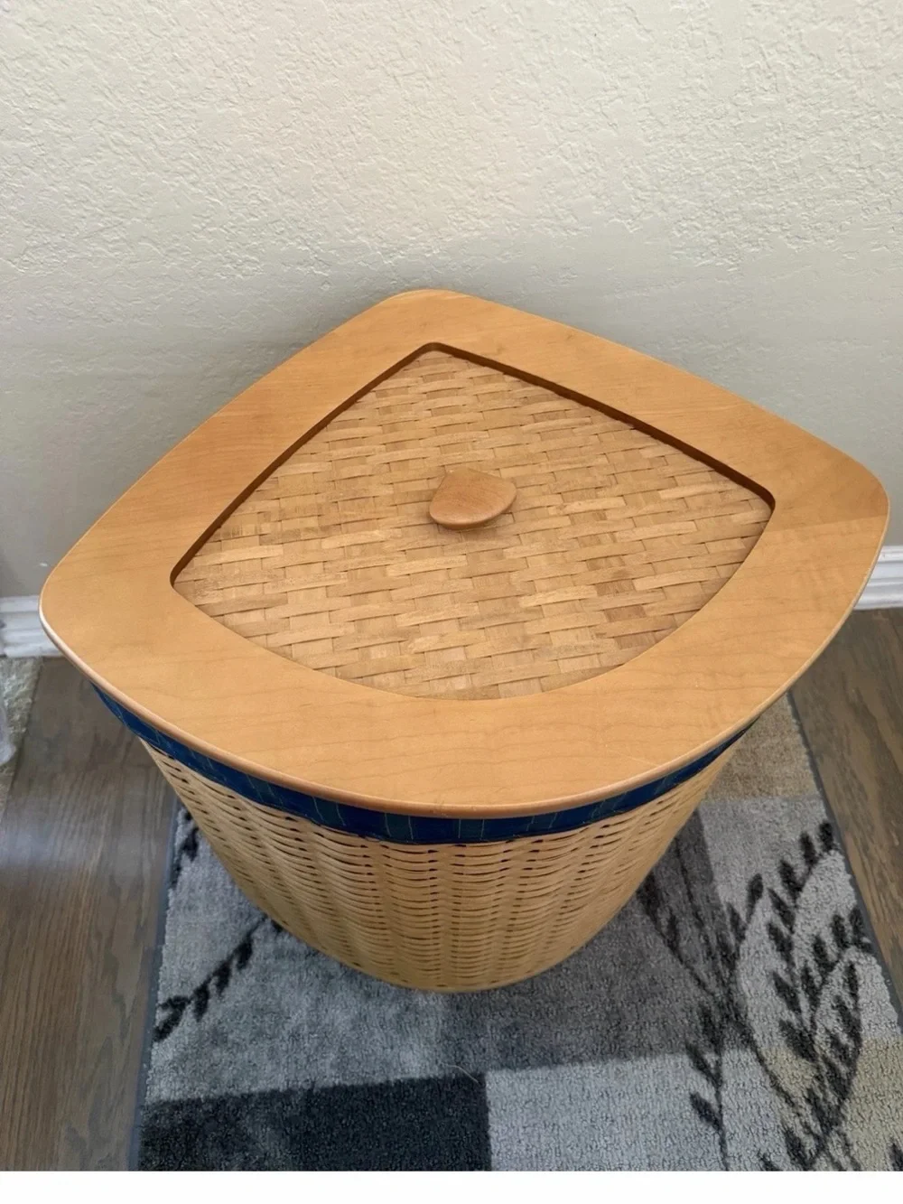 Longaberger Corner Laundry Hamper Maple Wood Lid Plastic Liner Cornflower Large